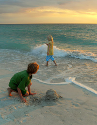 kinderen op het strand